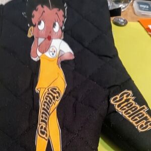 3 pc set of Betty Boop n Steelers Oven Mitt & 2 Pot Holders